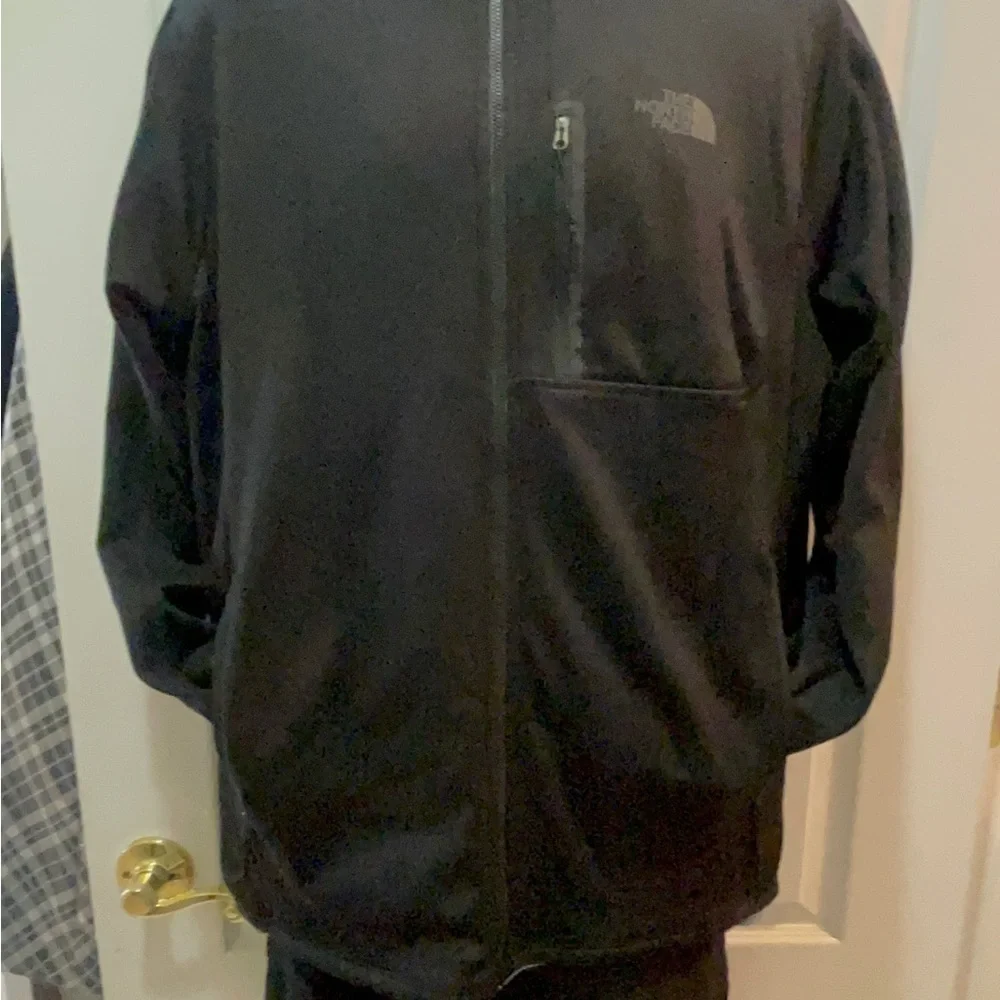 The North Face large-size lightweight men's jacket in great conditions